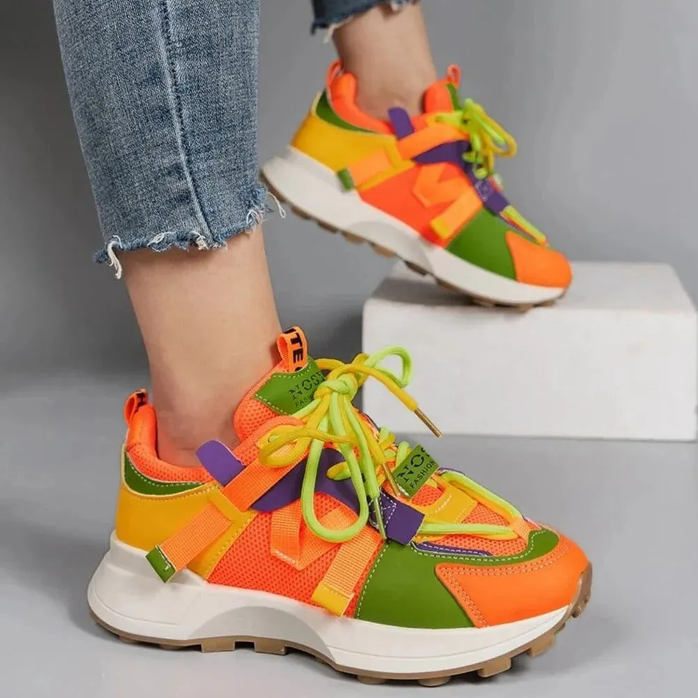 Andningsaktiva färgade sneakers för kvinnor