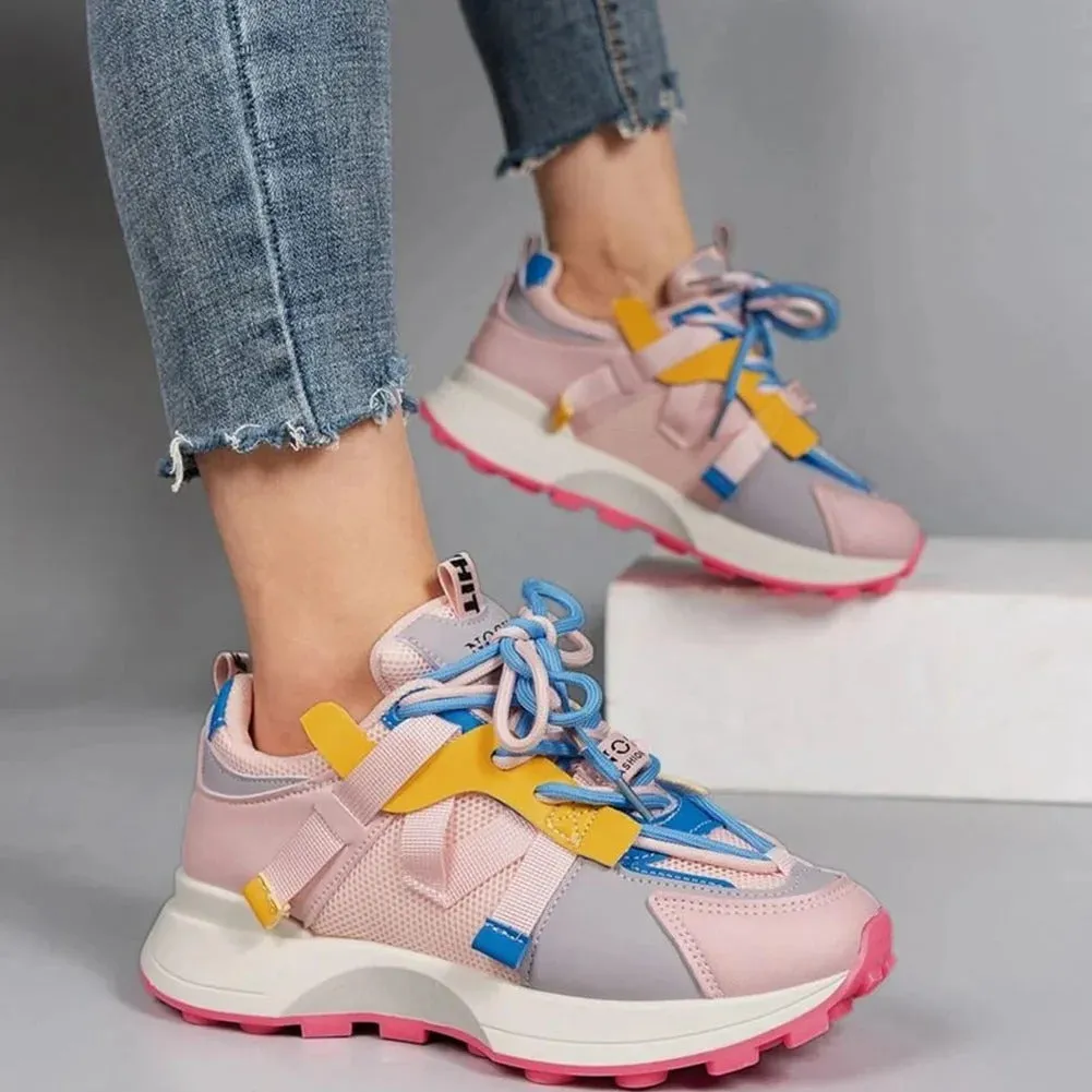 Andningsaktiva färgade sneakers för kvinnor