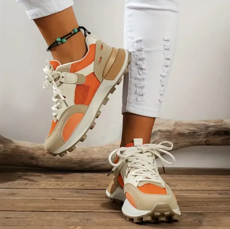 Andningsaktiva färgade sneakers för kvinnor