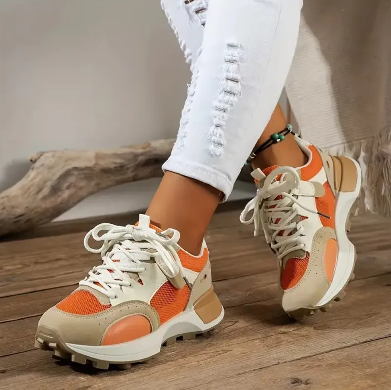 Andningsaktiva färgade sneakers för kvinnor