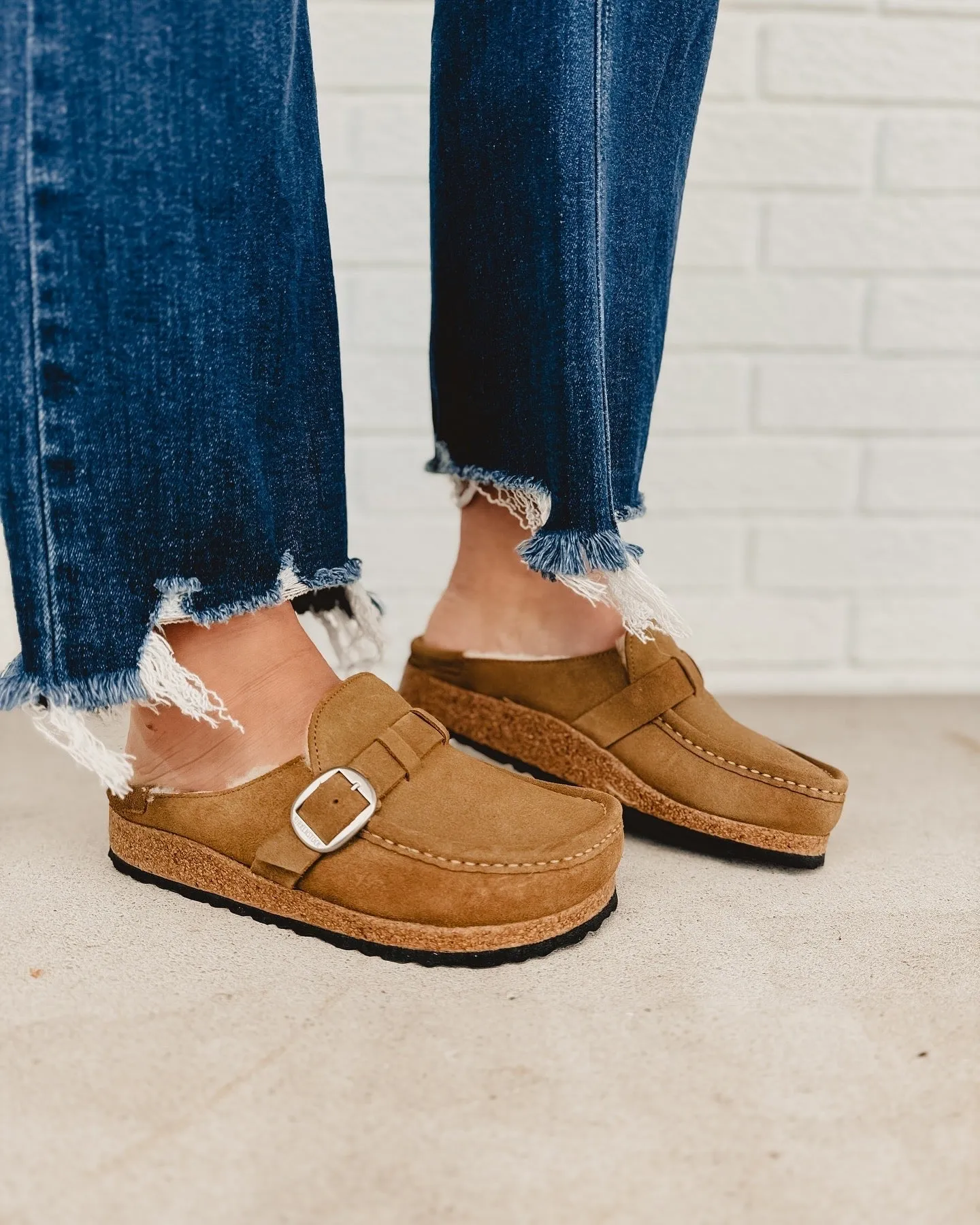 Birkenstock Women's Buckley Shearling Clogs - Tea