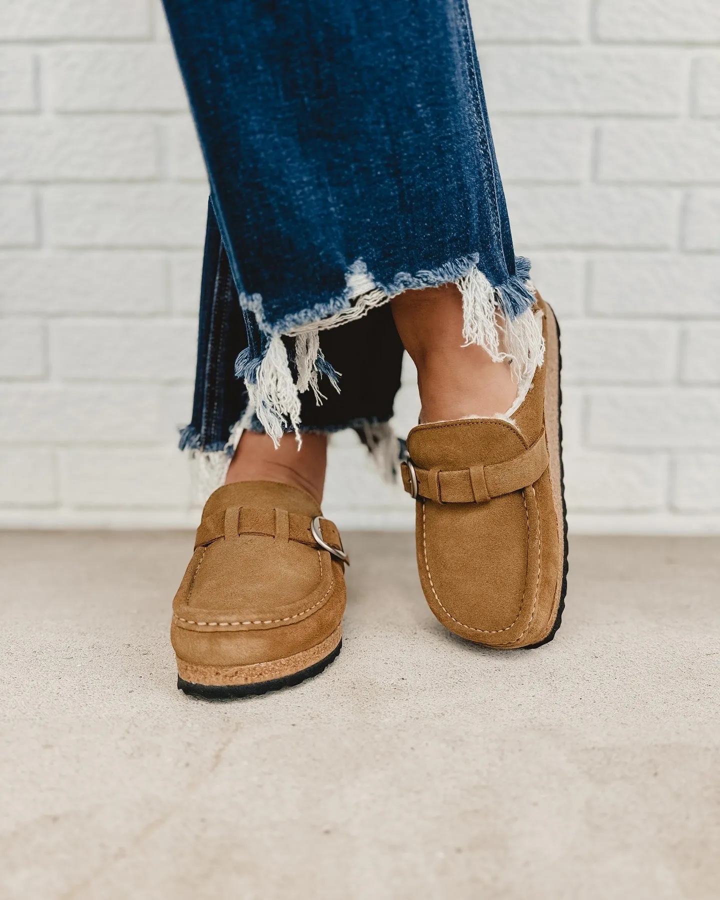 Birkenstock Women's Buckley Shearling Clogs - Tea