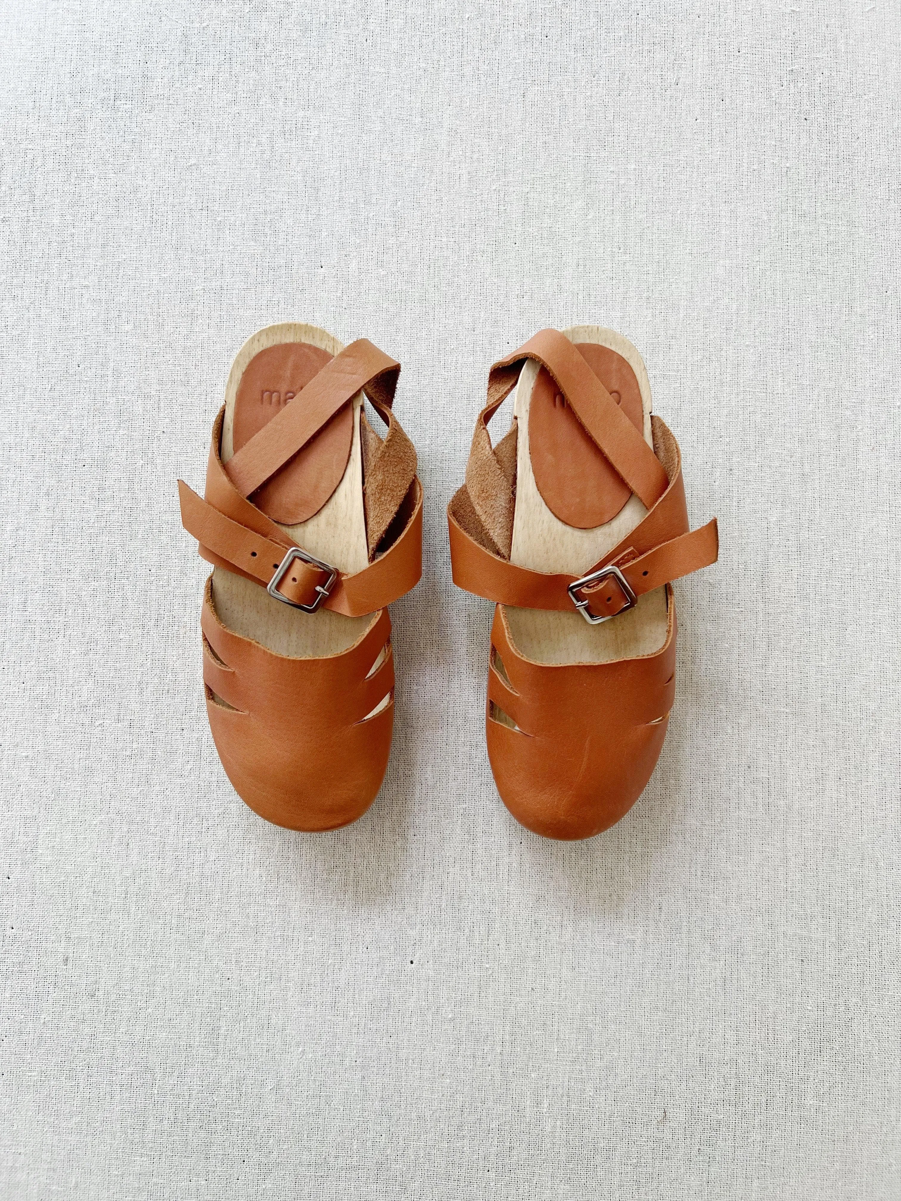 maryjane clogs in hazelnut leather