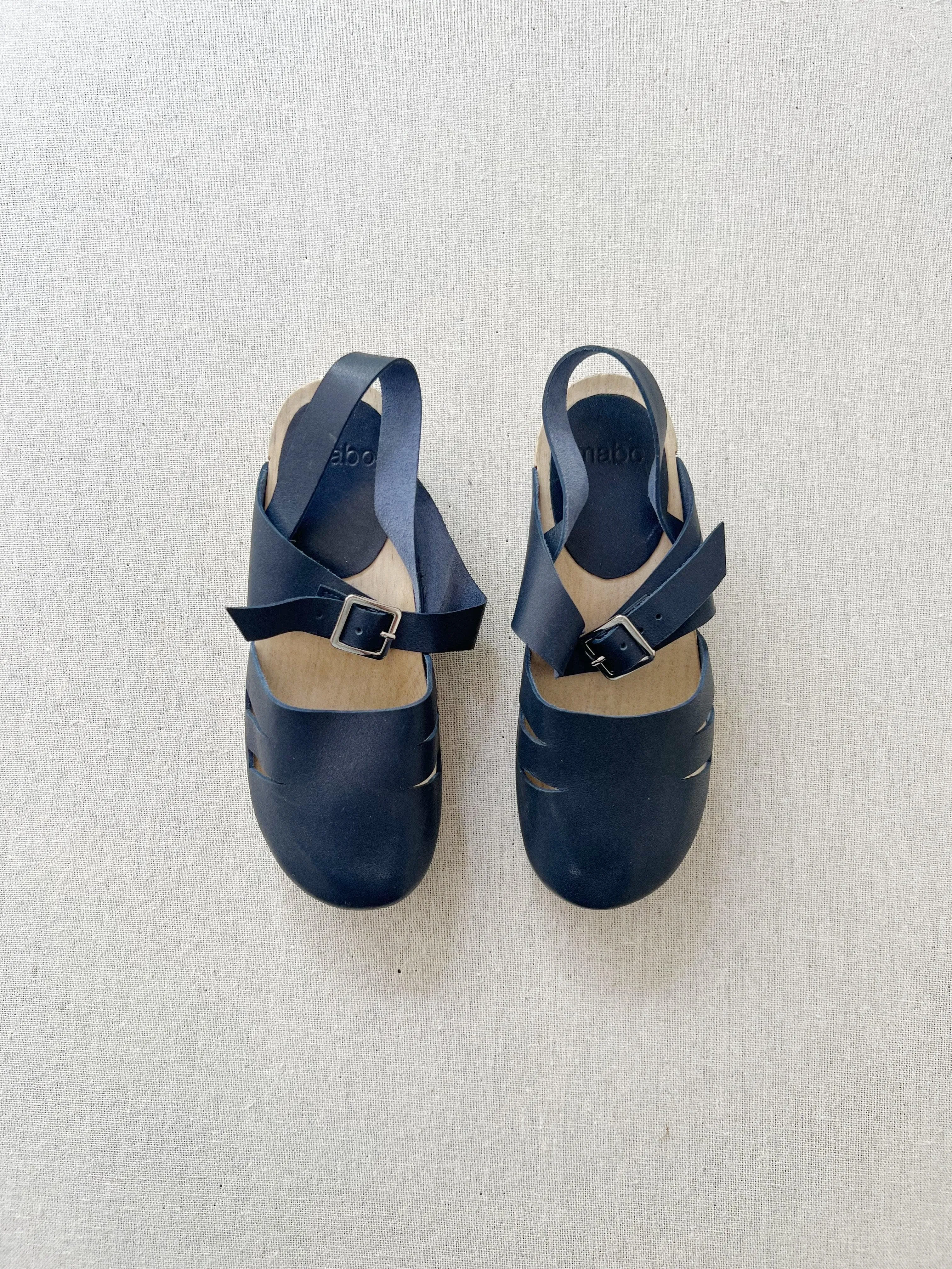 maryjane clogs in navy blue leather