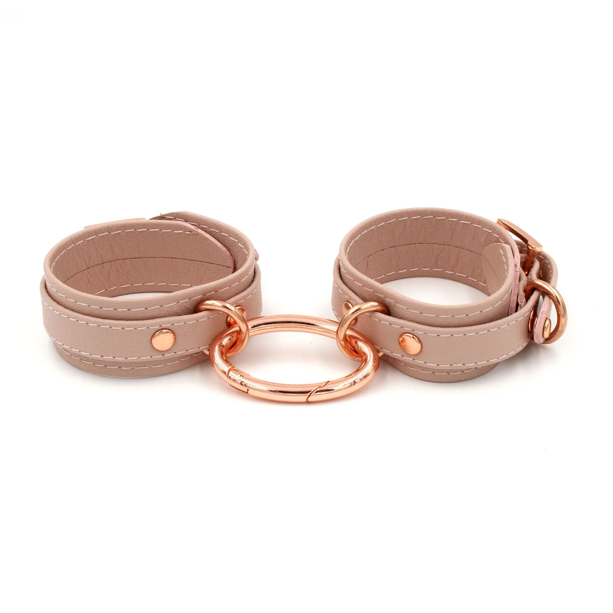 Oval Carabiner to Match Your Gear